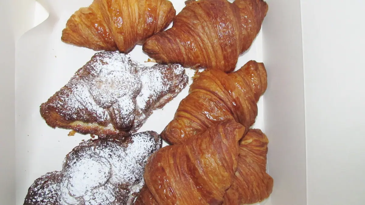 Zahra Cakes – patisserie in Sale town centre